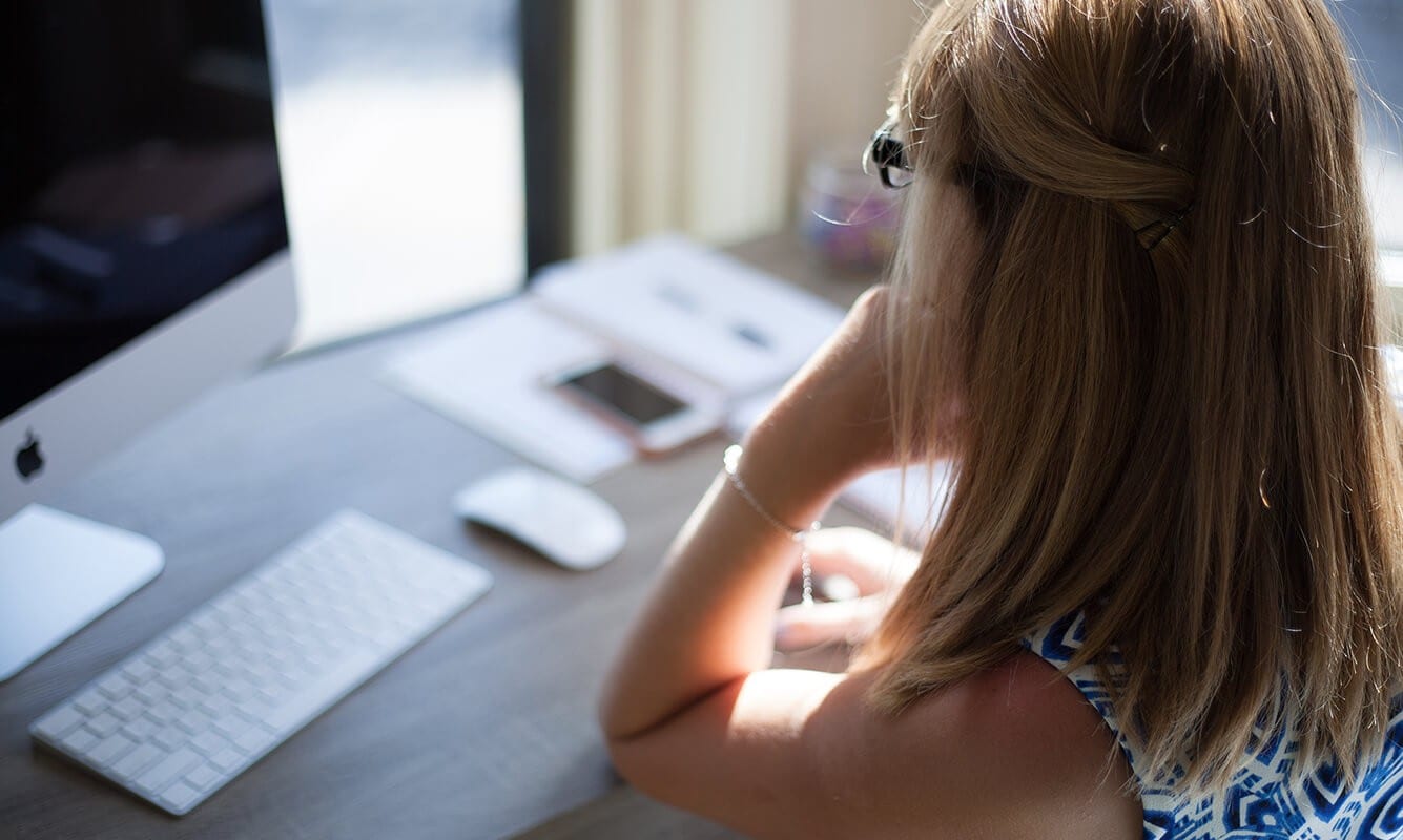 Levitate-Strategic-Communications_Public-Relations_PR_Content-Marketing_Maggie-Bakle_Working_At_Desk